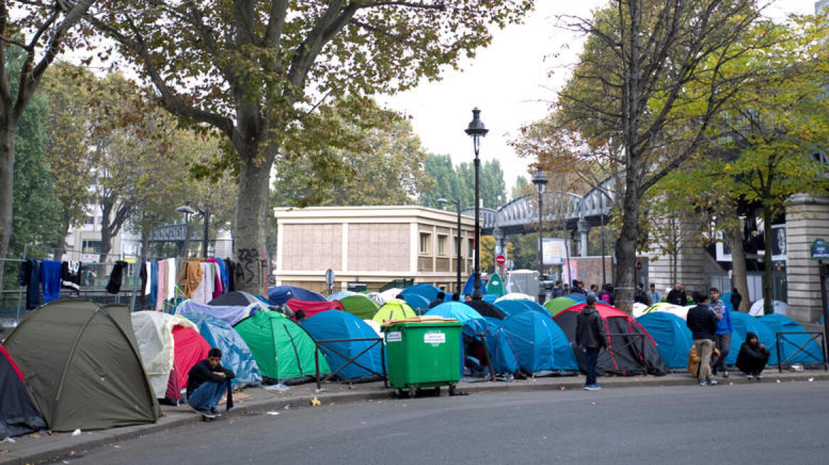 Παρίσι: Η αστυνομία διέλυσε μεγάλο καταυλισμό μεταναστών 